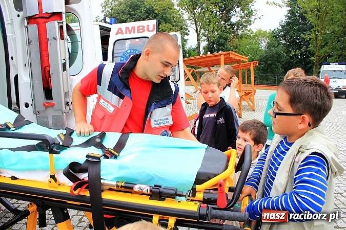 Zdjęcie w galerii na portalu naszraciborz.pl: Zamkowe zuchy na spotkaniu z ratownikami medycznymi wiadomości z regionu