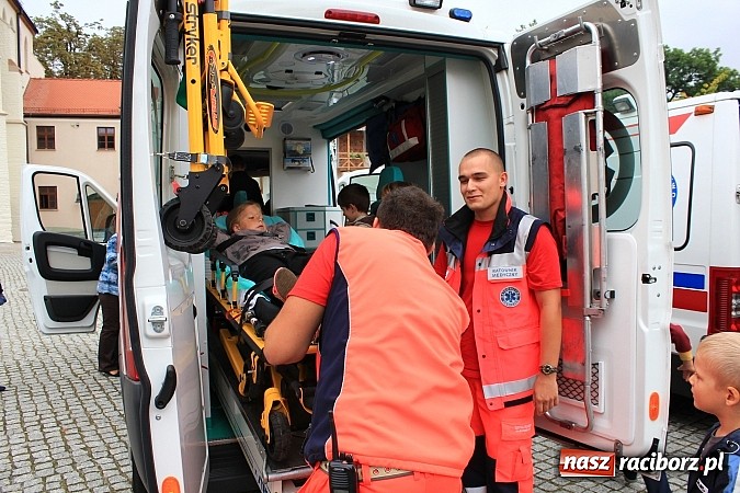 Zdjęcie w galerii na portalu naszraciborz.pl: Zamkowe zuchy na spotkaniu z ratownikami medycznymi wiadomości z regionu
