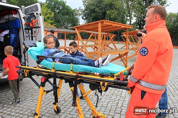 Zdjęcie w galerii na portalu naszraciborz.pl: Zamkowe zuchy na spotkaniu z ratownikami medycznymi wiadomości z regionu