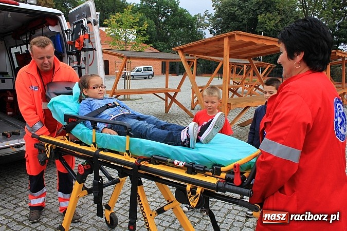 Zdjęcie w galerii na portalu naszraciborz.pl: Zamkowe zuchy na spotkaniu z ratownikami medycznymi wiadomości z regionu