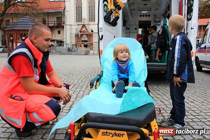 Zdjęcie w galerii na portalu naszraciborz.pl: Zamkowe zuchy na spotkaniu z ratownikami medycznymi wiadomości z regionu