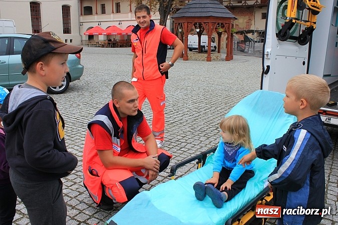 Zdjęcie w galerii na portalu naszraciborz.pl: Zamkowe zuchy na spotkaniu z ratownikami medycznymi wiadomości z regionu