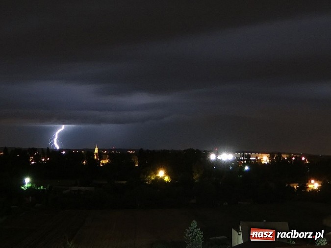 Zdjęcie w galerii na portalu naszraciborz.pl: Błyskawice nad Raciborzem - efektowne zdjęcia naszych Czytelników wiadomości z regionu