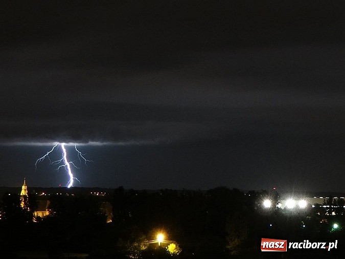 Zdjęcie w galerii na portalu naszraciborz.pl: Błyskawice nad Raciborzem - efektowne zdjęcia naszych Czytelników wiadomości z regionu