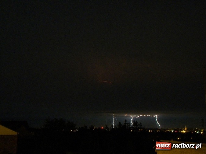 Zdjęcie w galerii na portalu naszraciborz.pl: Błyskawice nad Raciborzem - efektowne zdjęcia naszych Czytelników wiadomości z regionu