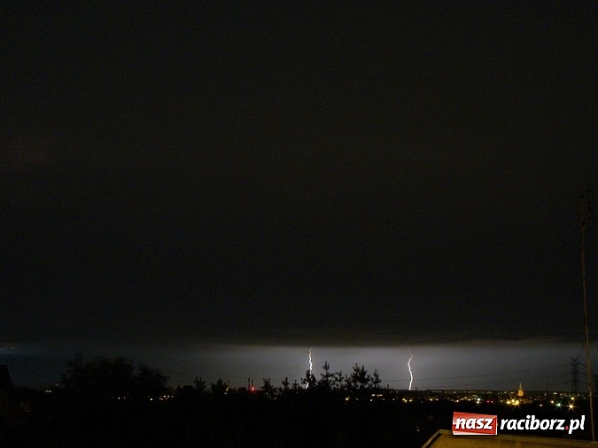 Zdjęcie w galerii na portalu naszraciborz.pl: Błyskawice nad Raciborzem - efektowne zdjęcia naszych Czytelników wiadomości z regionu