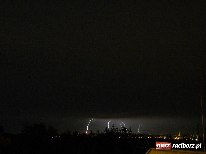 Zdjęcie w galerii na portalu naszraciborz.pl: Błyskawice nad Raciborzem - efektowne zdjęcia naszych Czytelników wiadomości z regionu