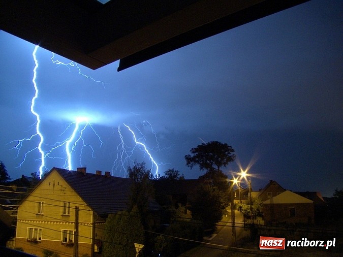 Zdjęcie w galerii na portalu naszraciborz.pl: Błyskawice nad Raciborzem - efektowne zdjęcia naszych Czytelników wiadomości z regionu