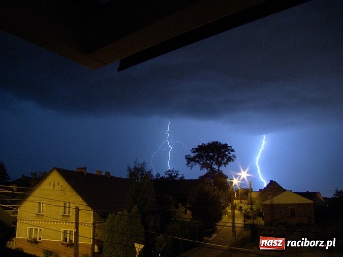 Zdjęcie w galerii na portalu naszraciborz.pl: Błyskawice nad Raciborzem - efektowne zdjęcia naszych Czytelników wiadomości z regionu
