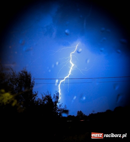 Zdjęcie w galerii na portalu naszraciborz.pl: Błyskawice nad Raciborzem - efektowne zdjęcia naszych Czytelników wiadomości z regionu