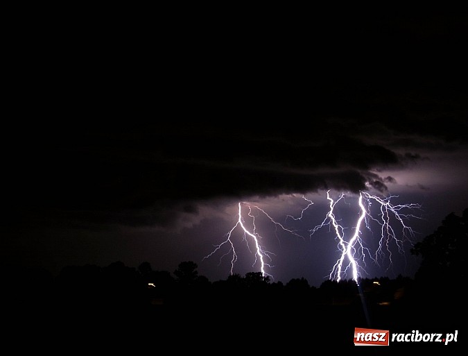 Zdjęcie w galerii na portalu naszraciborz.pl: Błyskawice nad Raciborzem - efektowne zdjęcia naszych Czytelników wiadomości z regionu