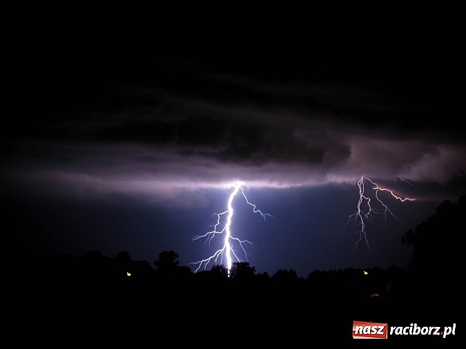 Zdjęcie w galerii na portalu naszraciborz.pl: Błyskawice nad Raciborzem - efektowne zdjęcia naszych Czytelników wiadomości z regionu