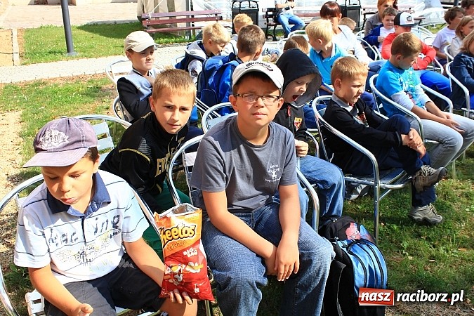 Zdjęcie w galerii na portalu naszraciborz.pl: Zuchy na Zamku. Lekcja przyrody pod chmurką wiadomości z regionu