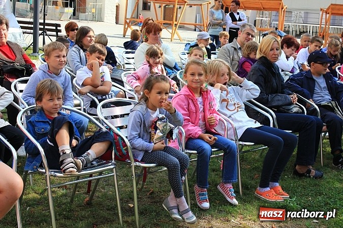 Zdjęcie w galerii na portalu naszraciborz.pl: Zuchy na Zamku. Lekcja przyrody pod chmurką wiadomości z regionu