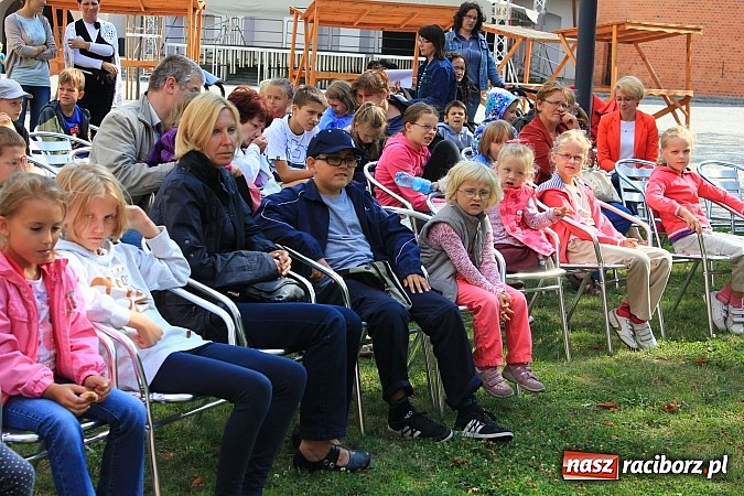 Zdjęcie w galerii na portalu naszraciborz.pl: Zuchy na Zamku. Lekcja przyrody pod chmurką wiadomości z regionu