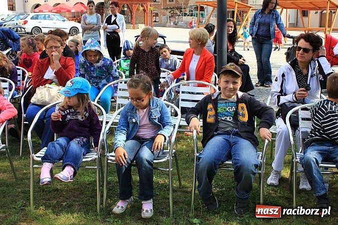 Zdjęcie w galerii na portalu naszraciborz.pl: Zuchy na Zamku. Lekcja przyrody pod chmurką wiadomości z regionu