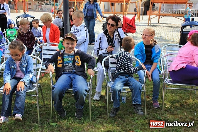 Zdjęcie w galerii na portalu naszraciborz.pl: Zuchy na Zamku. Lekcja przyrody pod chmurką wiadomości z regionu