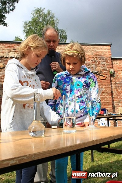 Zdjęcie w galerii na portalu naszraciborz.pl: Zuchy na Zamku. Lekcja przyrody pod chmurką wiadomości z regionu