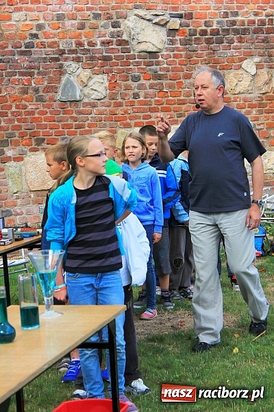 Zdjęcie w galerii na portalu naszraciborz.pl: Zuchy na Zamku. Lekcja przyrody pod chmurką wiadomości z regionu