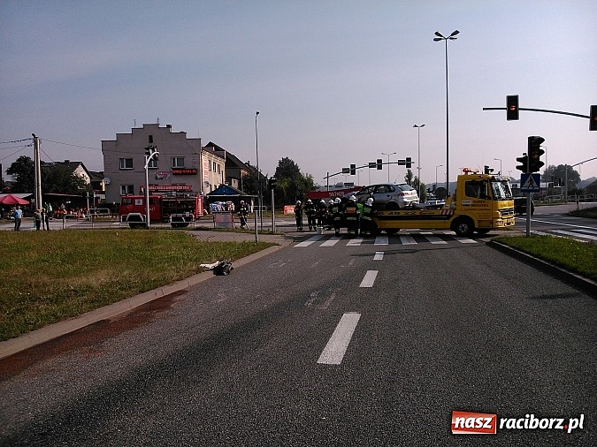 Zdjęcie w galerii na portalu naszraciborz.pl: Śmiertelny wypadek w Chałupkach. Cysterna uderzyła w seata wiadomości z regionu