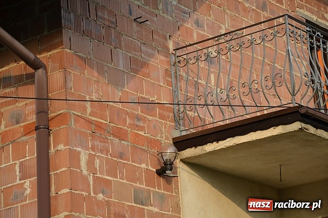 Zdjęcie w galerii na portalu naszraciborz.pl: Balkon z widokiem na kabel wiadomości z regionu