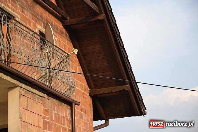Zdjęcie w galerii na portalu naszraciborz.pl: Balkon z widokiem na kabel wiadomości z regionu