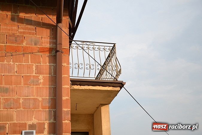 Zdjęcie w galerii na portalu naszraciborz.pl: Balkon z widokiem na kabel wiadomości z regionu
