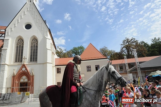 Zdjęcie w galerii na portalu naszraciborz.pl: Król Jan III Sobieski wjechał dziś na zamek wiadomości z regionu