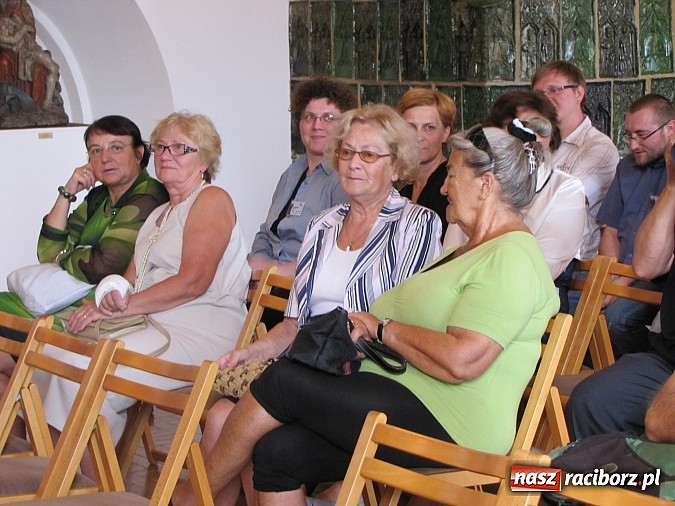 Zdjęcie w galerii na portalu naszraciborz.pl: Portrety jeńców w raciborskim muzeum wiadomości z regionu