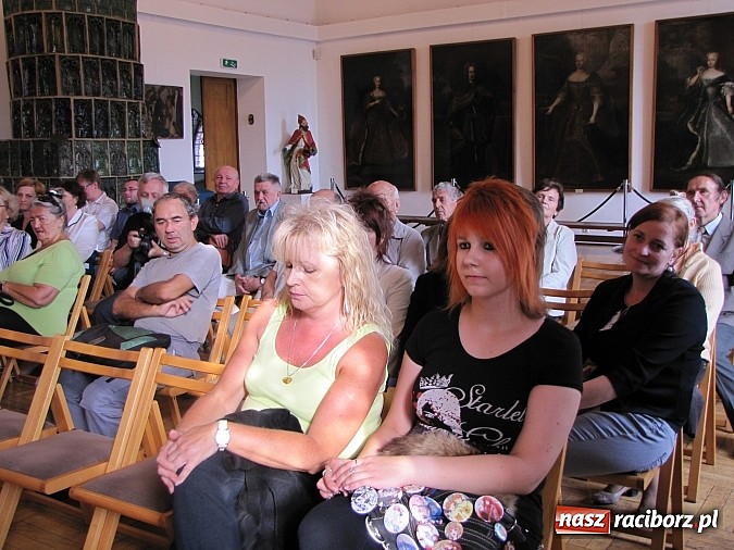 Zdjęcie w galerii na portalu naszraciborz.pl: Portrety jeńców w raciborskim muzeum wiadomości z regionu