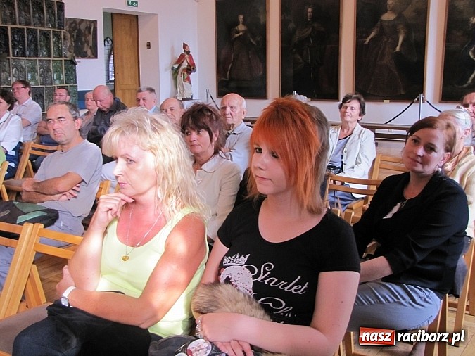 Zdjęcie w galerii na portalu naszraciborz.pl: Portrety jeńców w raciborskim muzeum wiadomości z regionu