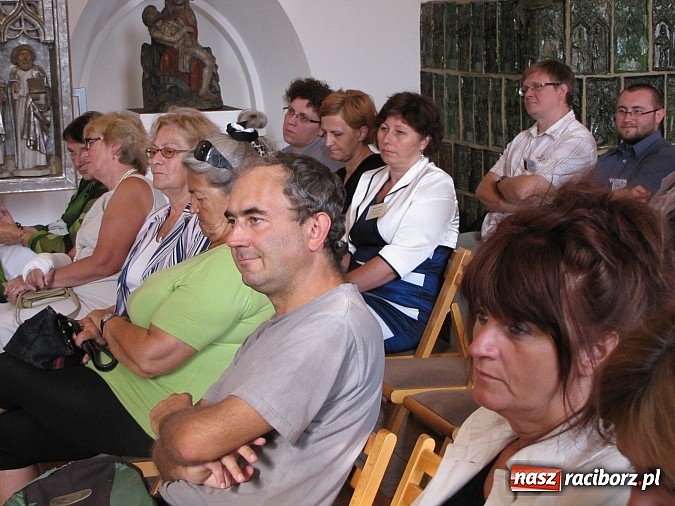 Zdjęcie w galerii na portalu naszraciborz.pl: Portrety jeńców w raciborskim muzeum wiadomości z regionu