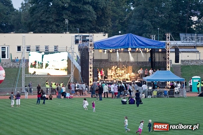 Zdjęcie w galerii na portalu naszraciborz.pl: Marka robi swoje - Oddział Zamknięty zagrał na Memoriale wiadomości z regionu