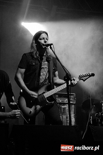 Zdjęcie w galerii na portalu naszraciborz.pl: Marka robi swoje - Oddział Zamknięty zagrał na Memoriale wiadomości z regionu