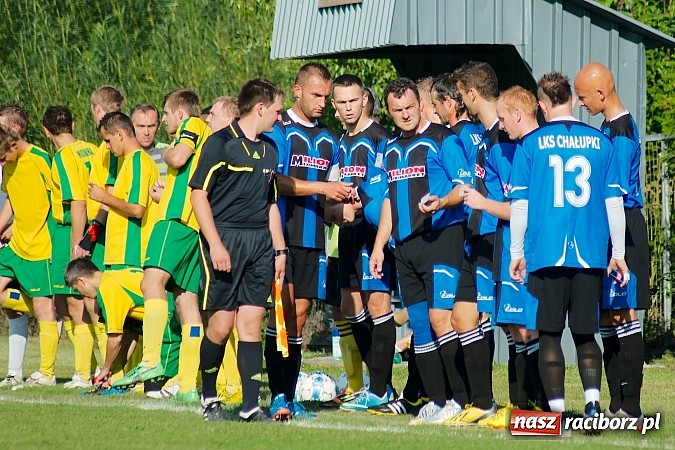 Zdjęcie w galerii na portalu naszraciborz.pl: B klasa: Koziołki niestraszne Chałupkom. Kapitan pokazał jak strzelać wiadomości z regionu
