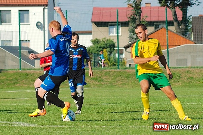 Zdjęcie w galerii na portalu naszraciborz.pl: B klasa: Koziołki niestraszne Chałupkom. Kapitan pokazał jak strzelać wiadomości z regionu