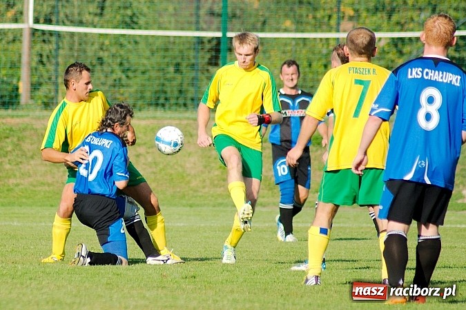 Zdjęcie w galerii na portalu naszraciborz.pl: B klasa: Koziołki niestraszne Chałupkom. Kapitan pokazał jak strzelać wiadomości z regionu