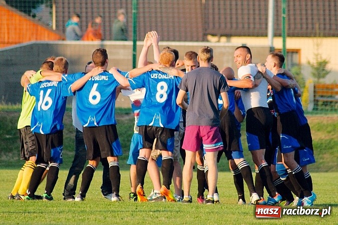 Zdjęcie w galerii na portalu naszraciborz.pl: B klasa: Koziołki niestraszne Chałupkom. Kapitan pokazał jak strzelać wiadomości z regionu