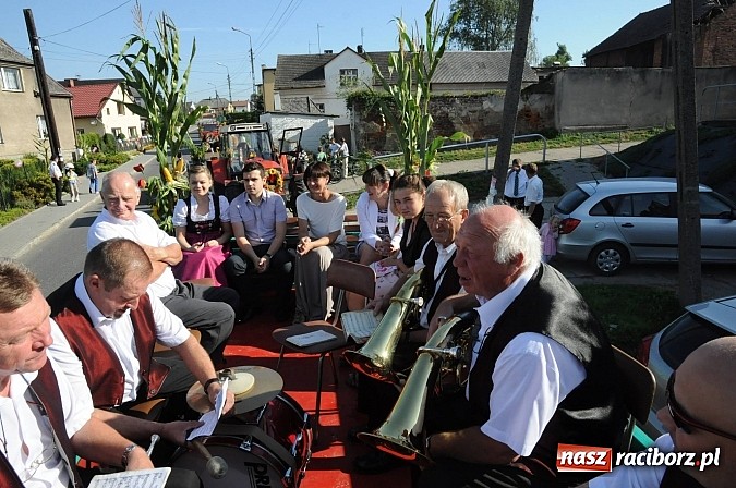 Zdjęcie w galerii na portalu naszraciborz.pl: W Krowiarkach dziękują dziś za plony wiadomości z regionu