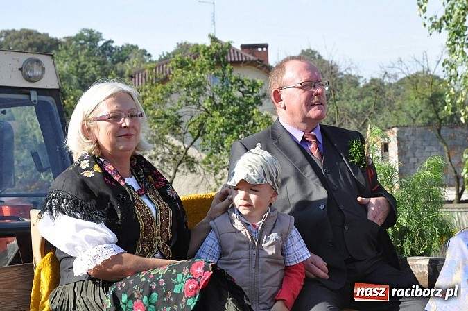 Zdjęcie w galerii na portalu naszraciborz.pl: W Krowiarkach dziękują dziś za plony wiadomości z regionu