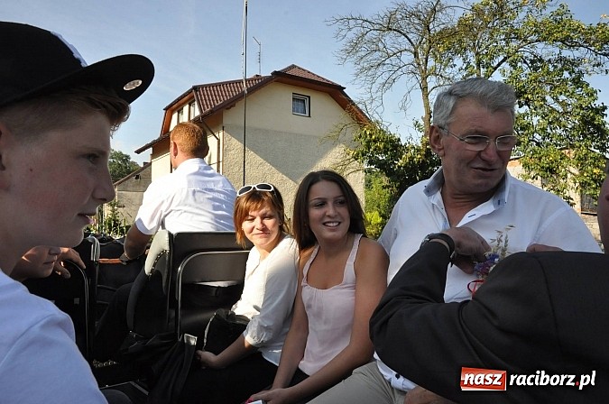 Zdjęcie w galerii na portalu naszraciborz.pl: W Krowiarkach dziękują dziś za plony wiadomości z regionu