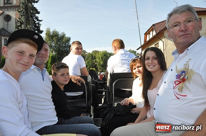 Zdjęcie w galerii na portalu naszraciborz.pl: W Krowiarkach dziękują dziś za plony wiadomości z regionu