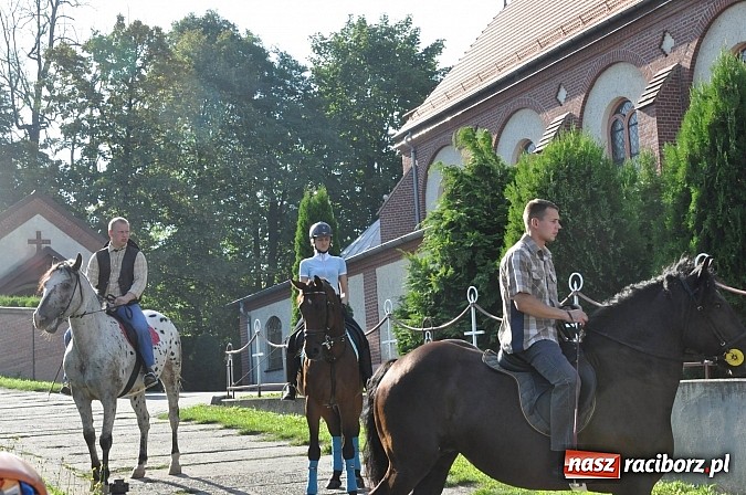 Zdjęcie w galerii na portalu naszraciborz.pl: W Krowiarkach dziękują dziś za plony wiadomości z regionu