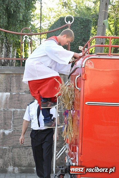 Zdjęcie w galerii na portalu naszraciborz.pl: W Krowiarkach dziękują dziś za plony wiadomości z regionu