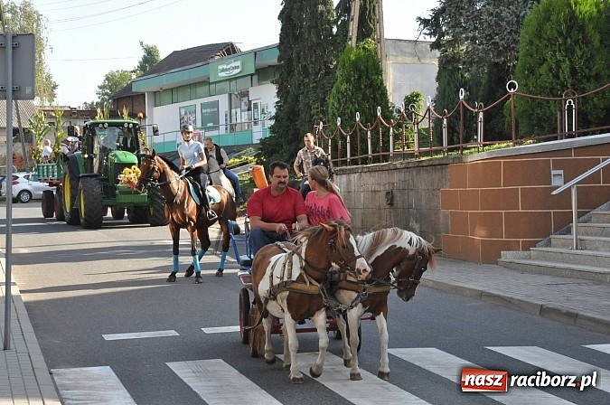 Zdjęcie w galerii na portalu naszraciborz.pl: W Krowiarkach dziękują dziś za plony wiadomości z regionu