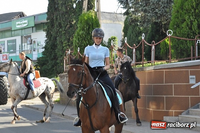 Zdjęcie w galerii na portalu naszraciborz.pl: W Krowiarkach dziękują dziś za plony wiadomości z regionu