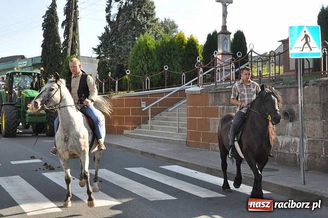 Zdjęcie w galerii na portalu naszraciborz.pl: W Krowiarkach dziękują dziś za plony wiadomości z regionu