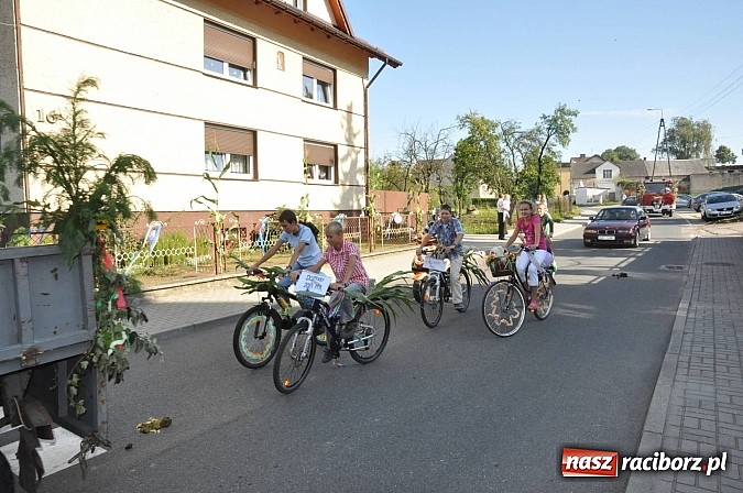 Zdjęcie w galerii na portalu naszraciborz.pl: W Krowiarkach dziękują dziś za plony wiadomości z regionu