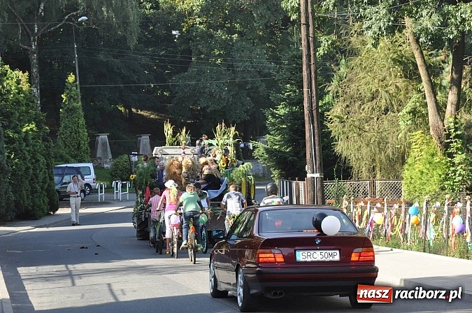 Zdjęcie w galerii na portalu naszraciborz.pl: W Krowiarkach dziękują dziś za plony wiadomości z regionu