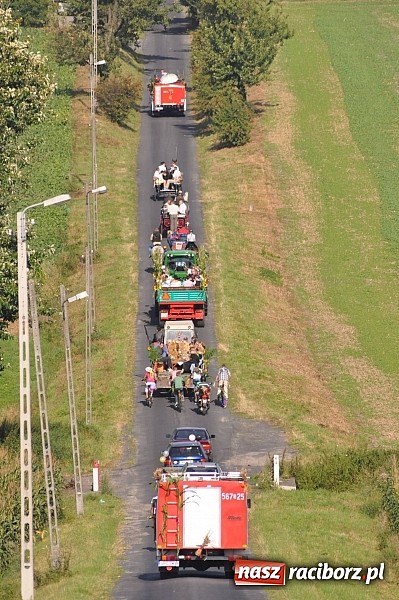 Zdjęcie w galerii na portalu naszraciborz.pl: W Krowiarkach dziękują dziś za plony wiadomości z regionu